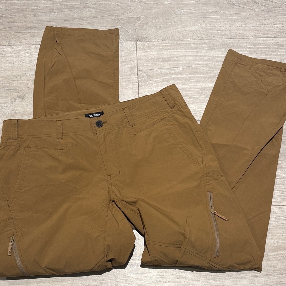 Arc'teryx Men's Tan Cargo Pants - Stowe model